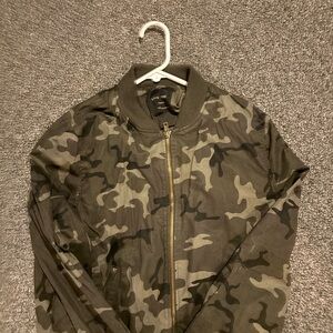 Love Tree Women’s Camo Bomber Jacket Zip Front Size Medium